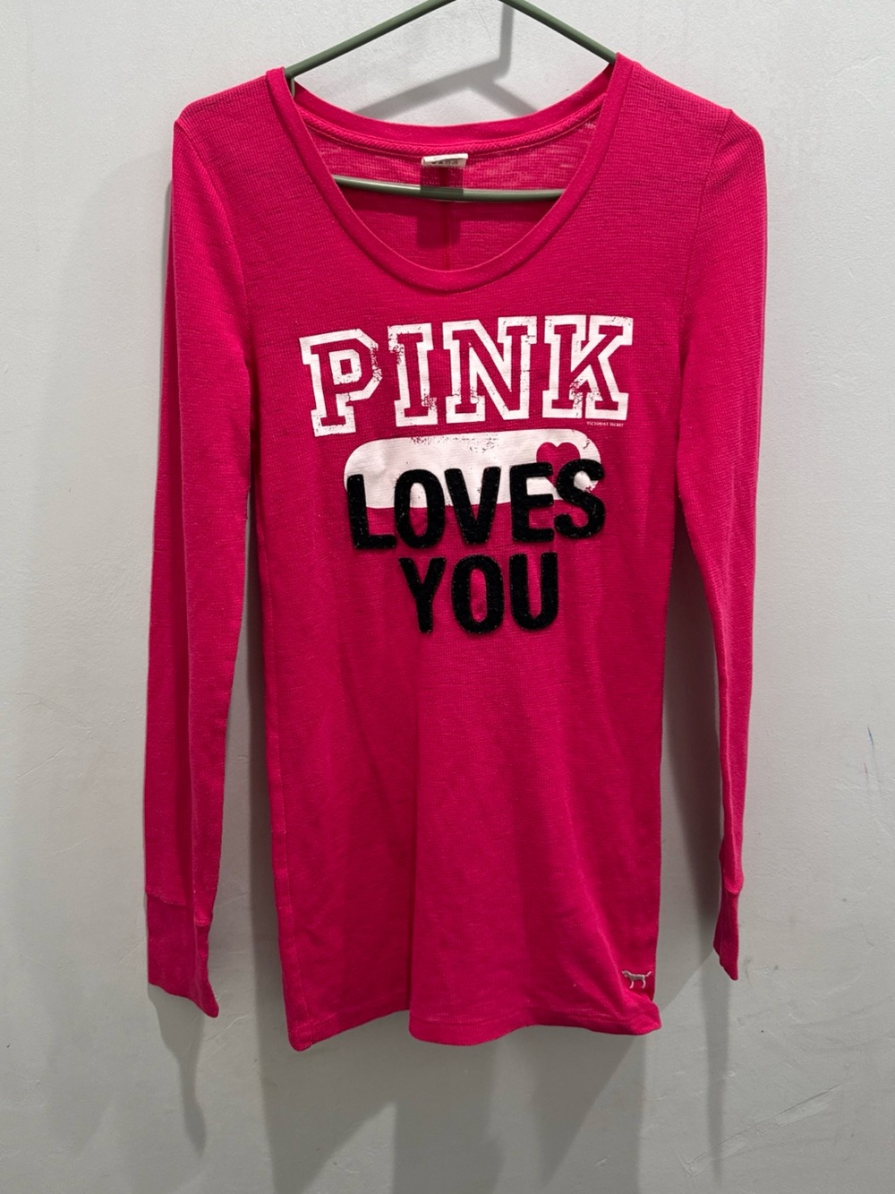 PINK Victoria's Secret women size MEDIUM Hot Pink “PINK Loves You” Long Sleeves